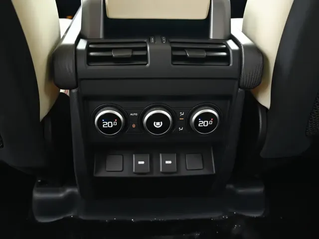 Land Rover Defender — Фото автомобиля 12