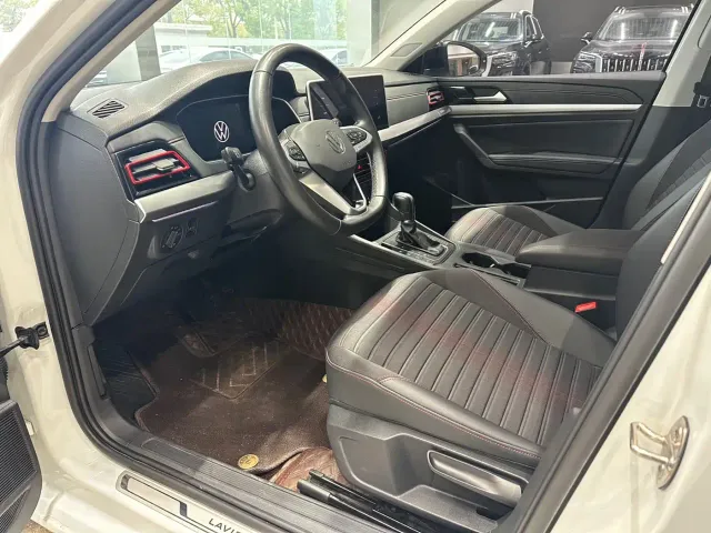 Volkswagen Lavida — Фото автомобиля 9