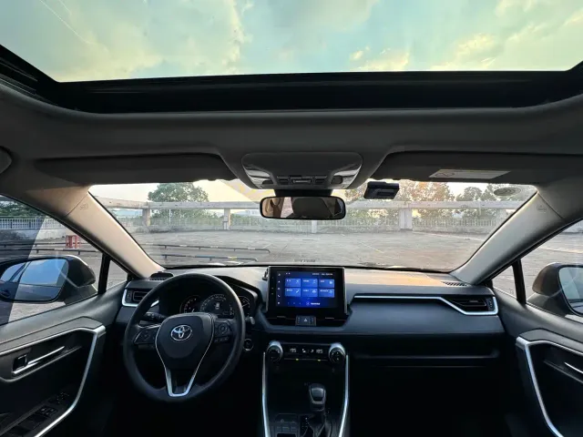 Toyota RAV4 — Фото автомобиля 14