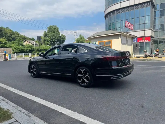 Volkswagen Passat — Фото автомобиля 8