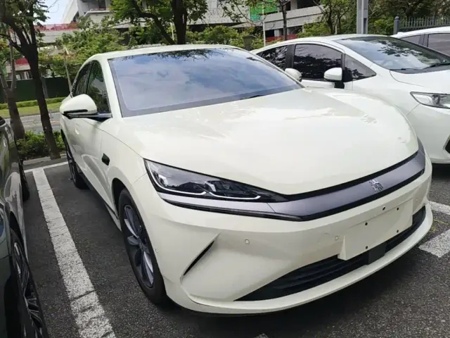 BYD Qin L — Фото автомобиля 3