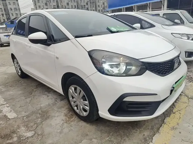 Honda Fit — Фото автомобиля 3