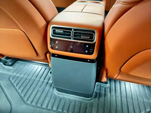 Li Auto L7 — Фото автомобиля 14