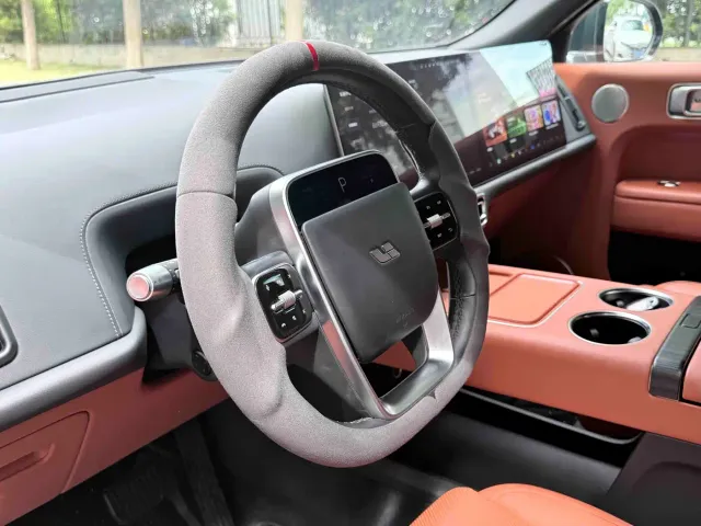 Li Auto L9 — Фото автомобиля 5