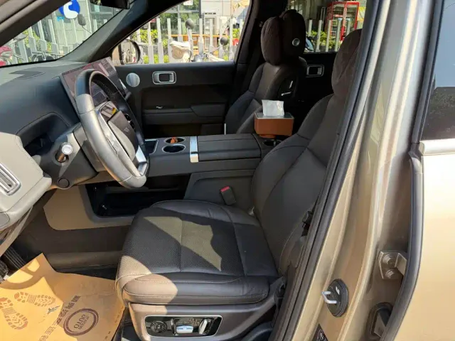 Li Auto L8 — Фото автомобиля 8