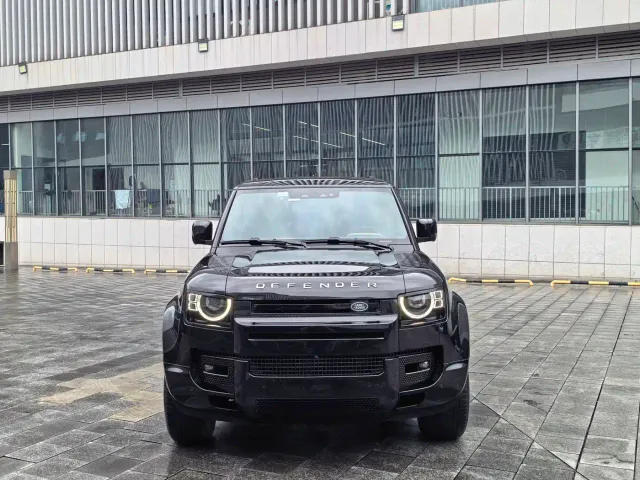 Land Rover Defender — Фото автомобиля 2