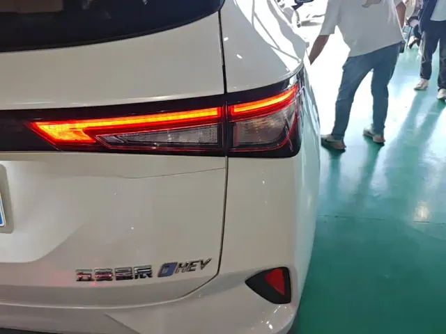 Wuling Asta — Фото автомобиля 7