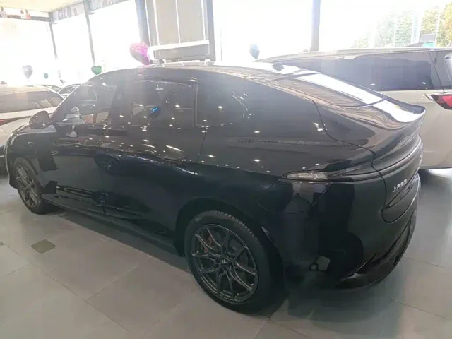 IM Motors LS6 — Фото автомобиля 22