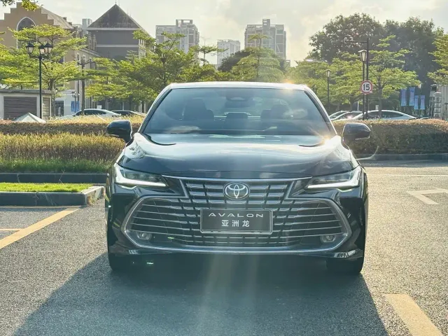 Toyota Avalon — Фото автомобиля 2