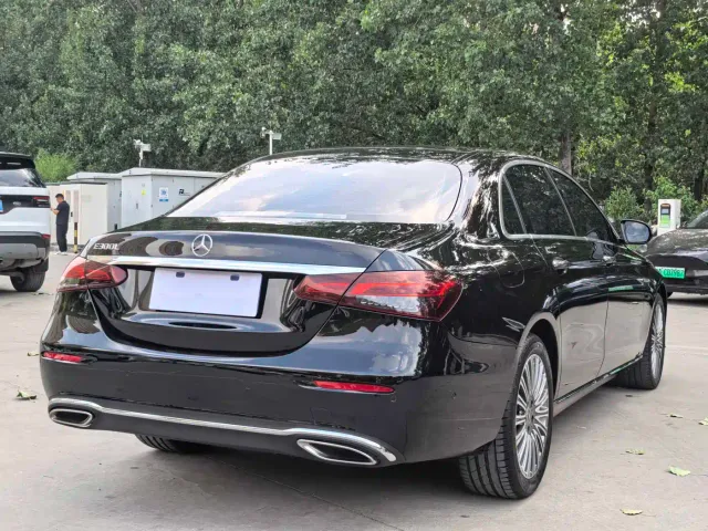 Mercedes-Benz E-Class — Фото автомобиля 16