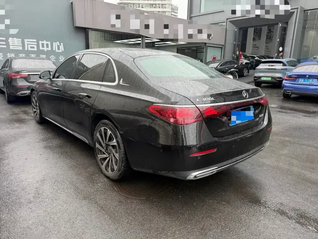 Mercedes-Benz E-Class — Фото автомобиля 7