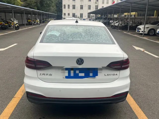 Volkswagen Lavida — Фото автомобиля 11
