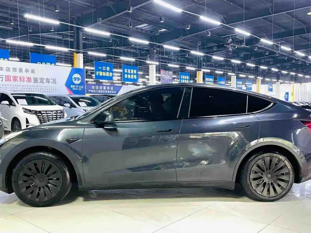 Tesla Model Y — Фото автомобиля 5