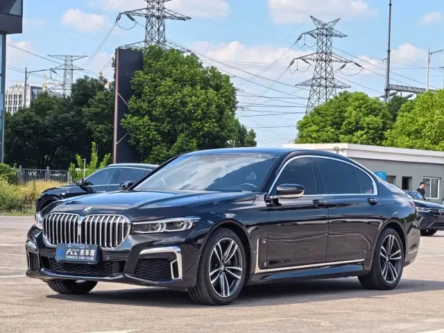 Фотография автомобиля — BMW 7 Series