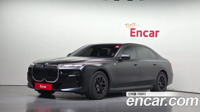 Фотография автомобиля — BMW i7 G70