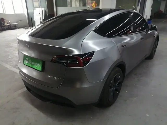 Tesla Model Y — Фото автомобиля 6