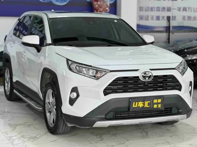 Toyota RAV4 — Фото автомобиля 3