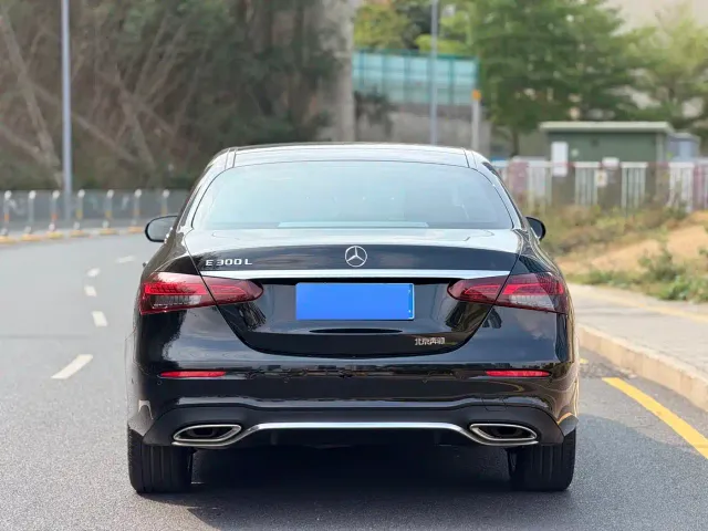 Mercedes-Benz E-Class — Фото автомобиля 14