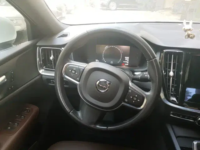 Volvo S60 — Фото автомобиля 2
