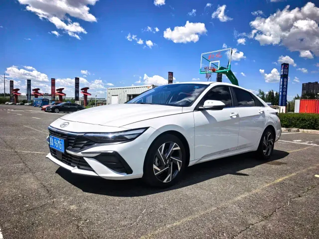 Фотография автомобиля — Hyundai Elantra