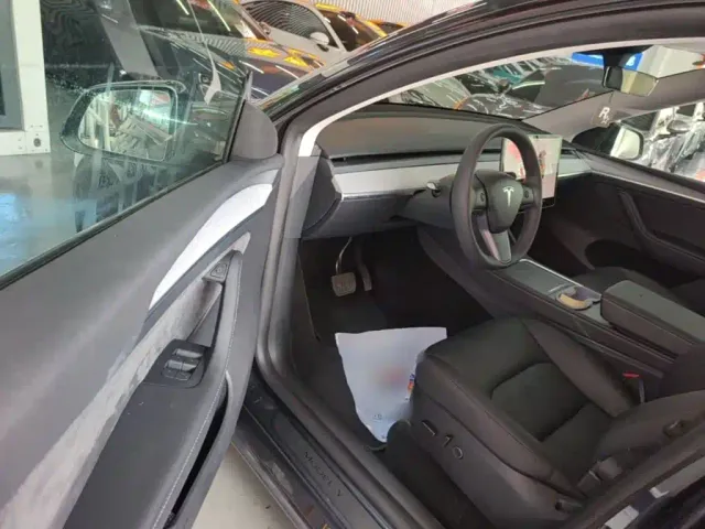 Tesla Model Y — Фото автомобиля 15