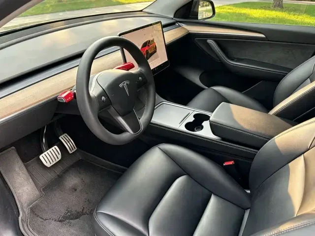 Tesla Model Y — Фото автомобиля 4