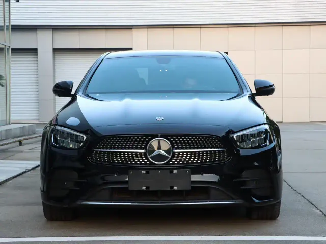 Mercedes-Benz E-Class — Фото автомобиля 2