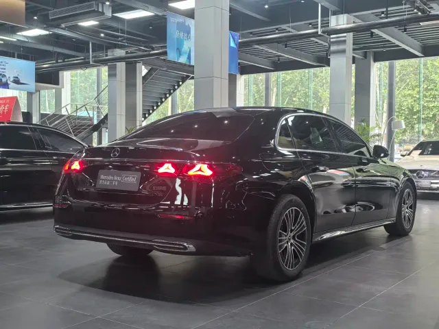 Mercedes-Benz E-Class — Фото автомобиля 7