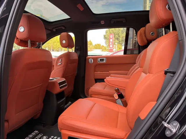 Li Auto L8 — Фото автомобиля 8