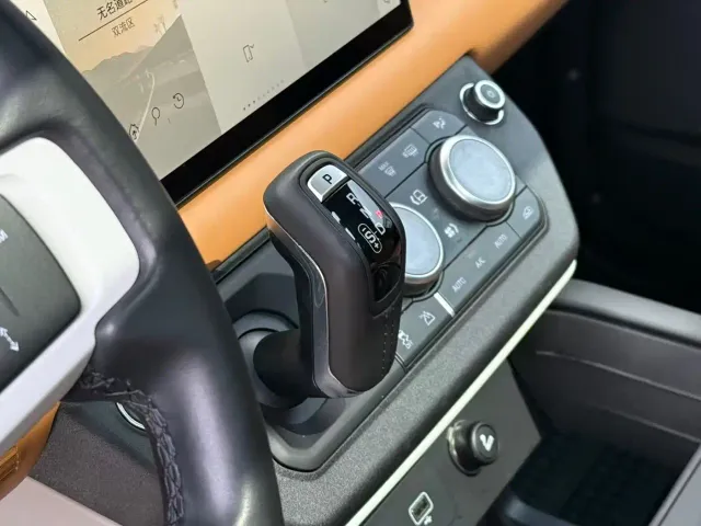 Land Rover Defender — Фото автомобиля 14