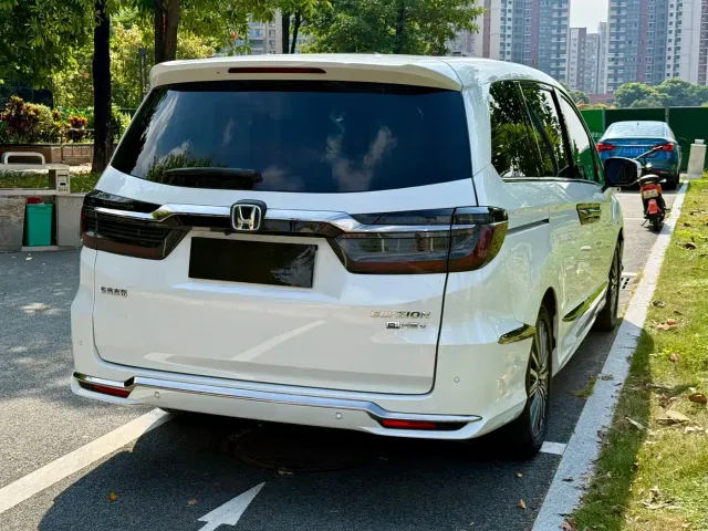 Honda Elysion — Фото автомобиля 15