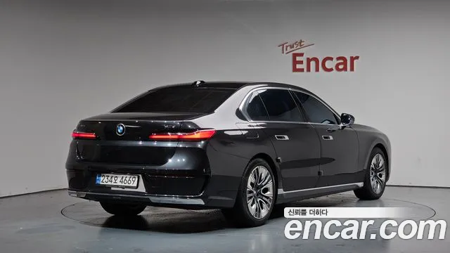 BMW 7-Series — Фото автомобиля 2