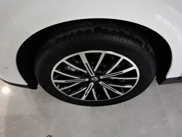 Leapmotor B10 — Фото автомобиля 22
