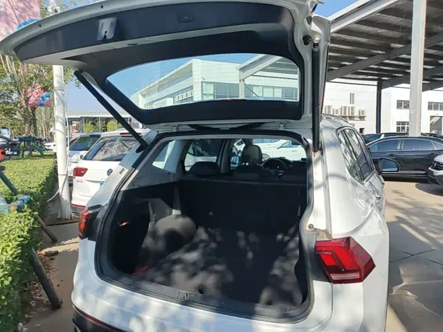 Volkswagen Tiguan L — Фото автомобиля 18