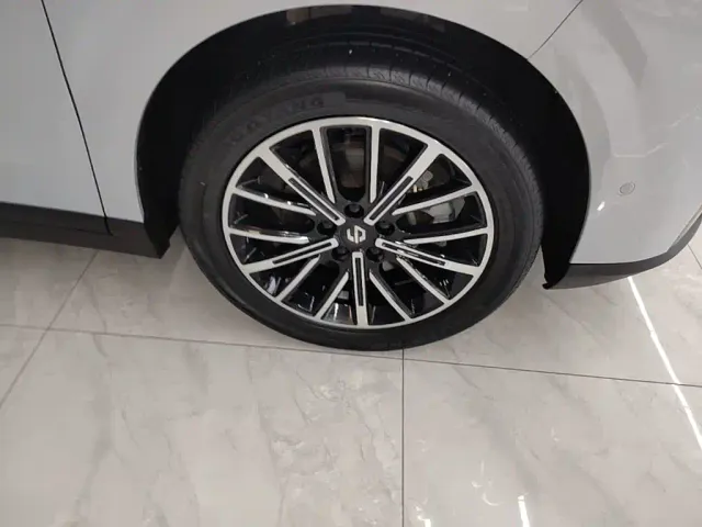 Leapmotor B10 — Фото автомобиля 11
