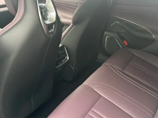 Xiaomi SU7 — Фото автомобиля 25