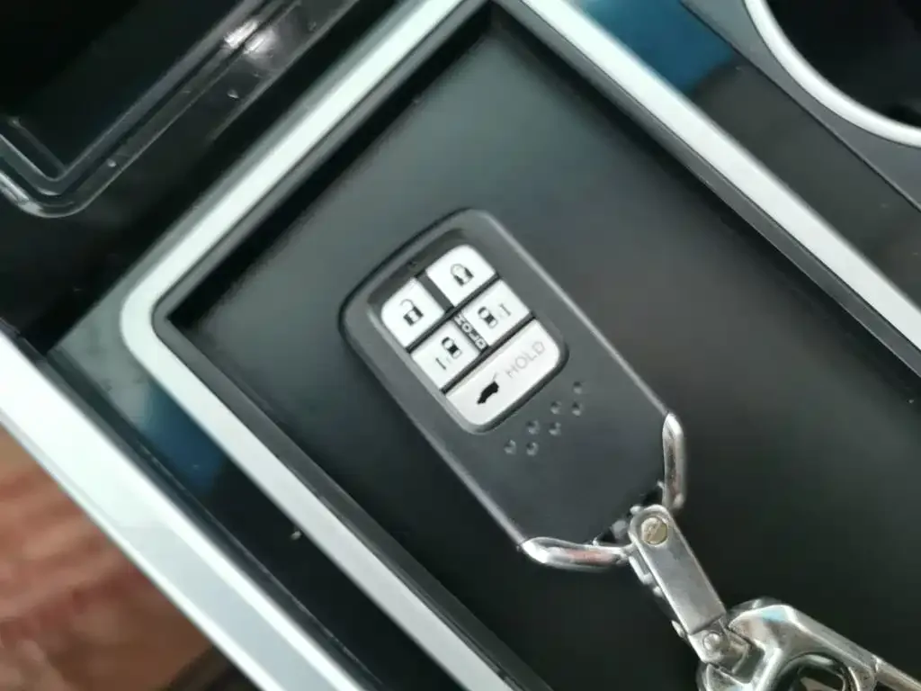 Honda Odyssey 2022 2.0L e:HEV Sharp·Prestige Edition — Фото автомобиля 16