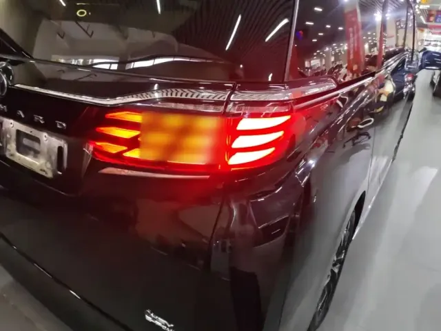 Toyota Alphard — Фото автомобиля 7