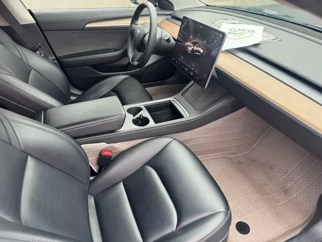 Tesla Model 3 — Фото автомобиля 9