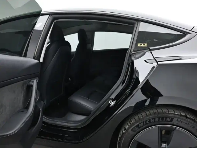 Tesla Model 3 — Фото автомобиля 14