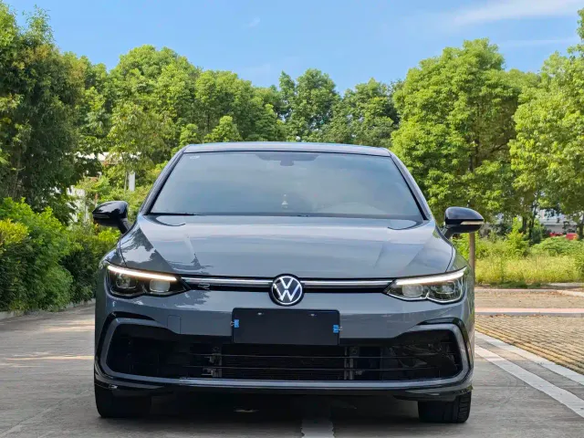 Volkswagen Golf — Фото автомобиля 2