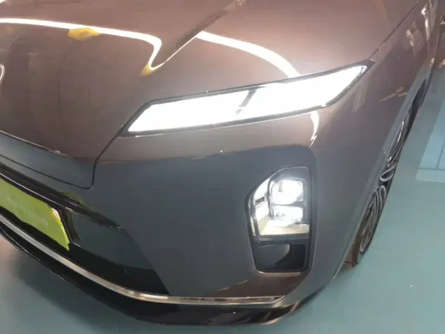 Nio ES8 — Фото автомобиля 23