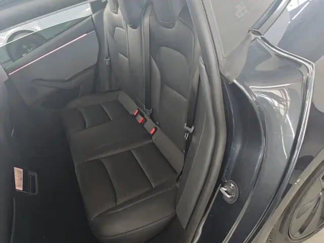 Tesla Model 3 — Фото автомобиля 16