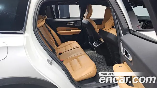 Вольво V60 V60 Cross Country 2 поколение B5 Ultimate AWD — Фото автомобиля 11
