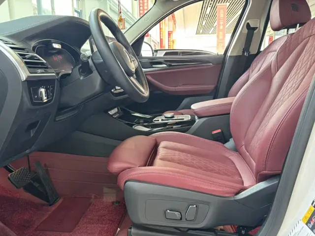 BMW iX3 — Фото автомобиля 9