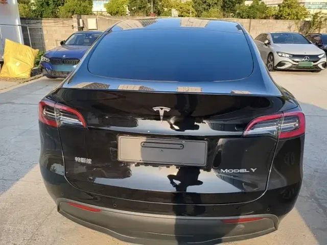 Tesla Model Y — Фото автомобиля 5