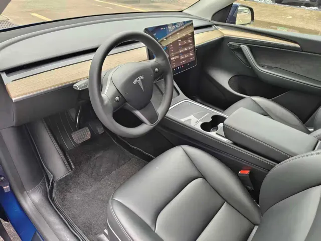Tesla Model Y — Фото автомобиля 11
