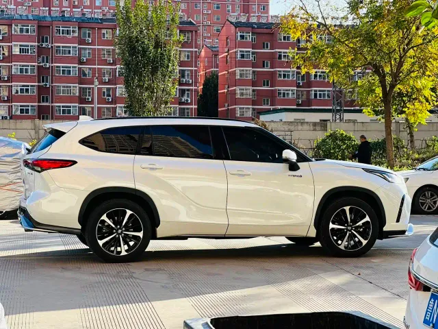 Toyota Crown Kluger — Фото автомобиля 4