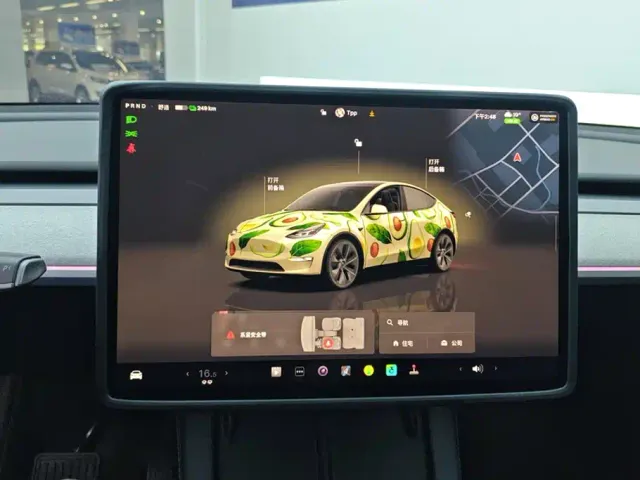 Tesla Model Y — Фото автомобиля 14