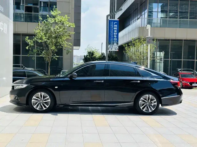 Honda Accord — Фото автомобиля 4